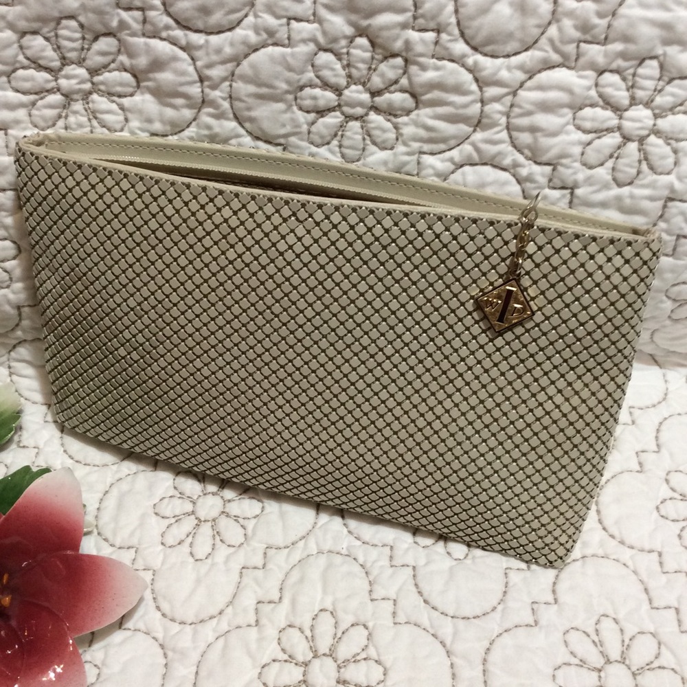 Whiting And Davis International - image 5